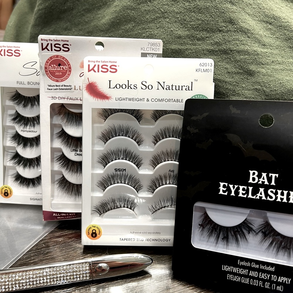 Various eyelash Extensions.